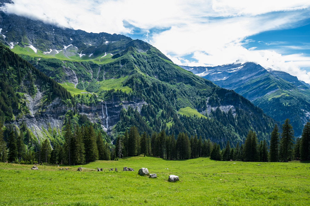 Via Alpina - Dans la descente en direction de Elm (Glaris, Suisse)